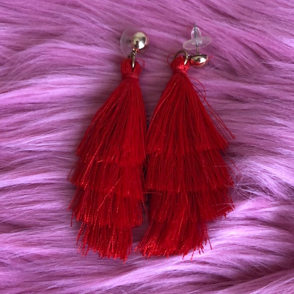 ❤️NWOT Vibrant Red Tassel Dangle Earrings❤️